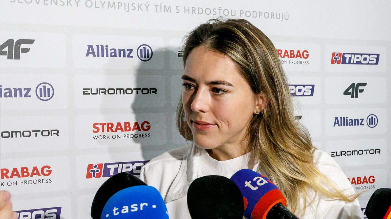 Petra Vlhová odpovedá na otázky novinárov.