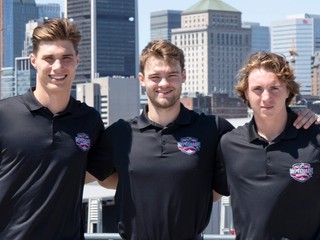 Zľava Juraj Slafkovský, Shane Wright a Logan Cooley pred Draftom NHL 2022.