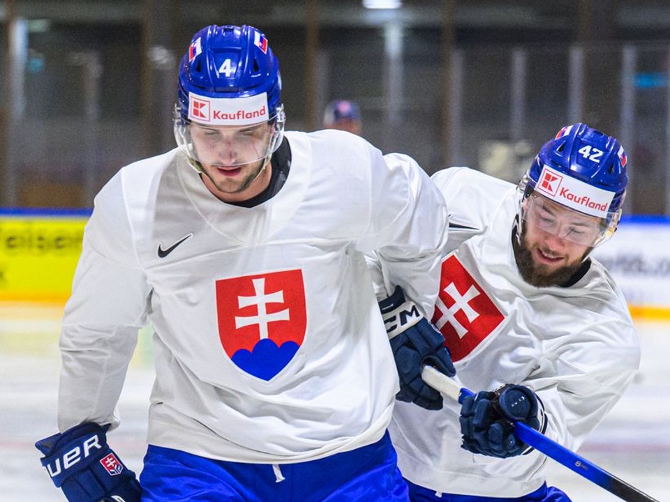 Jakub Meliško a Aurel Nauš (obaja Slovensko) počas tréningu vo Fribourgu.