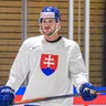Obranca Jakub Meliško počas tréningu vo Fribourgu. 
