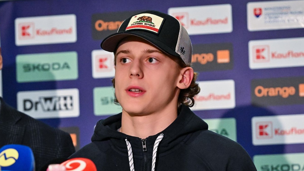 Talentovaný slovenský hokejista Luka Radivojevič po skončení MS hráčov do 18 rokov 2024.
