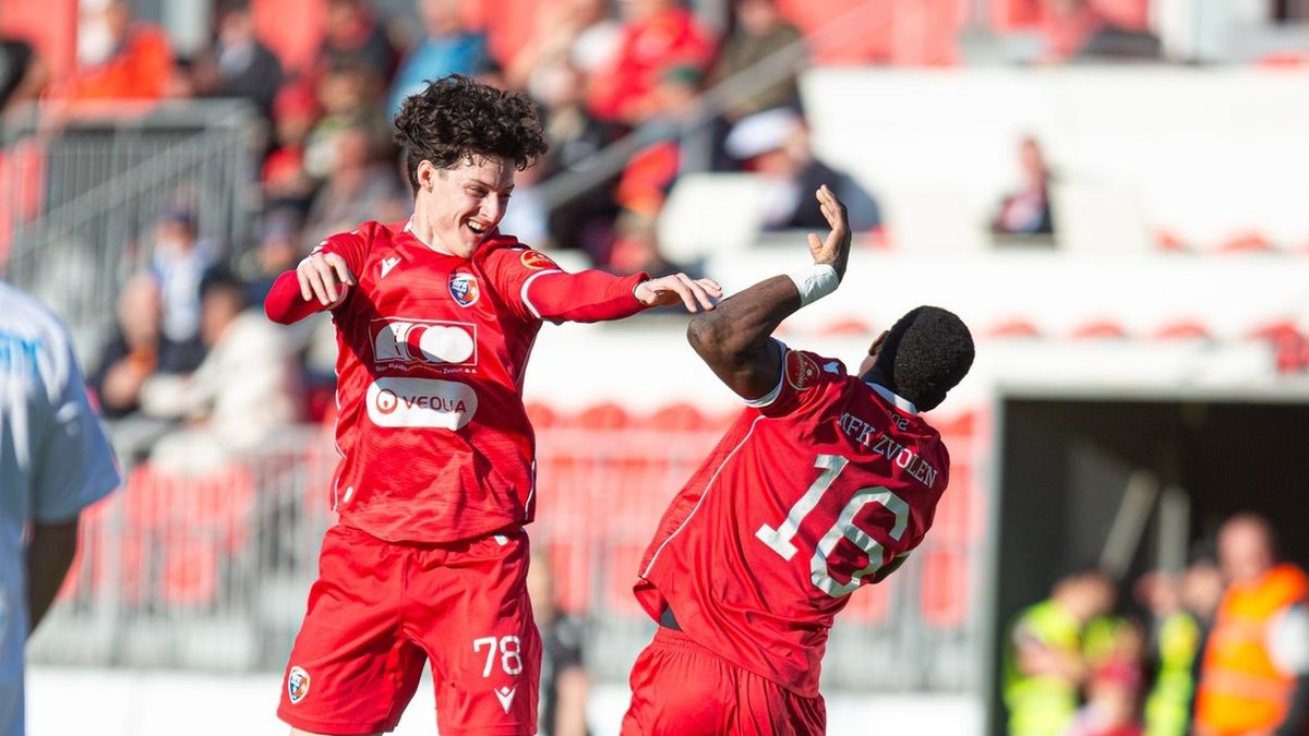 Futbalisti MFK Zvolen oslavujú gól
