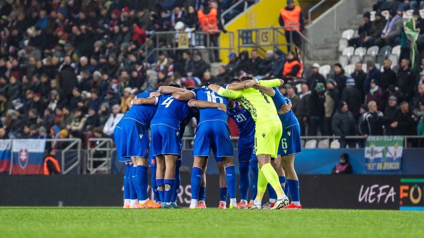 Futbalisti Slovenska pred zápasom so Severným Írskom.