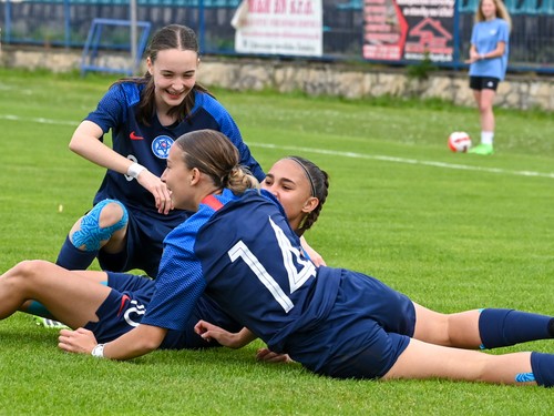 WU15 Slovensko - Česko-4-2-Simona Amrichová-Vivien Vajda