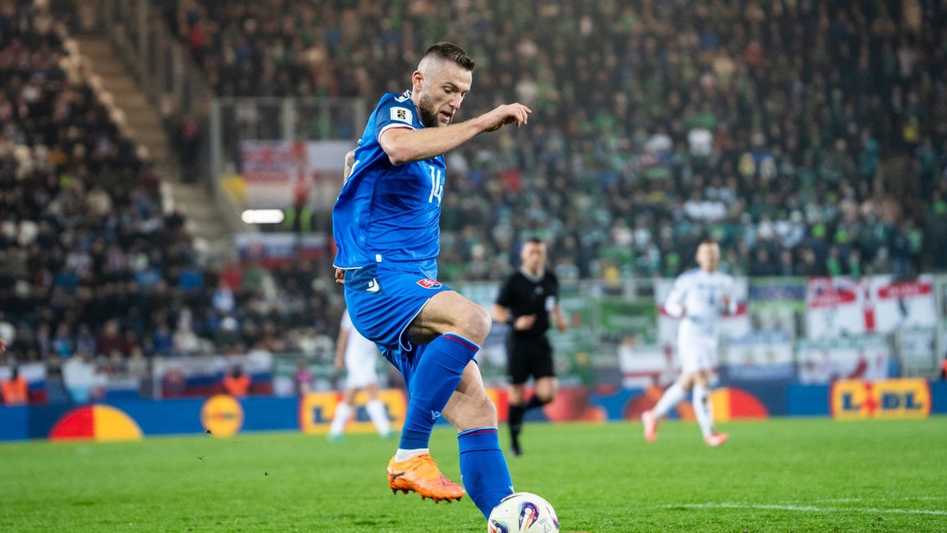 Na snímke hráč Slovenska Milan Škriniar (14).