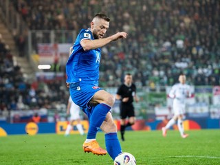 Na snímke hráč Slovenska Milan Škriniar (14).