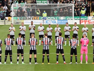 Futbalisti Celtic Glasgow a St. Mirren pred zápasom.