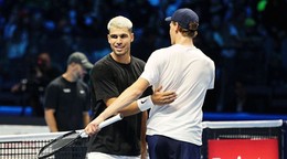 Carlos Alcaraz (vľavo) a Jannik Sinner počas tréningu pred Turnajom majstrov 2025.