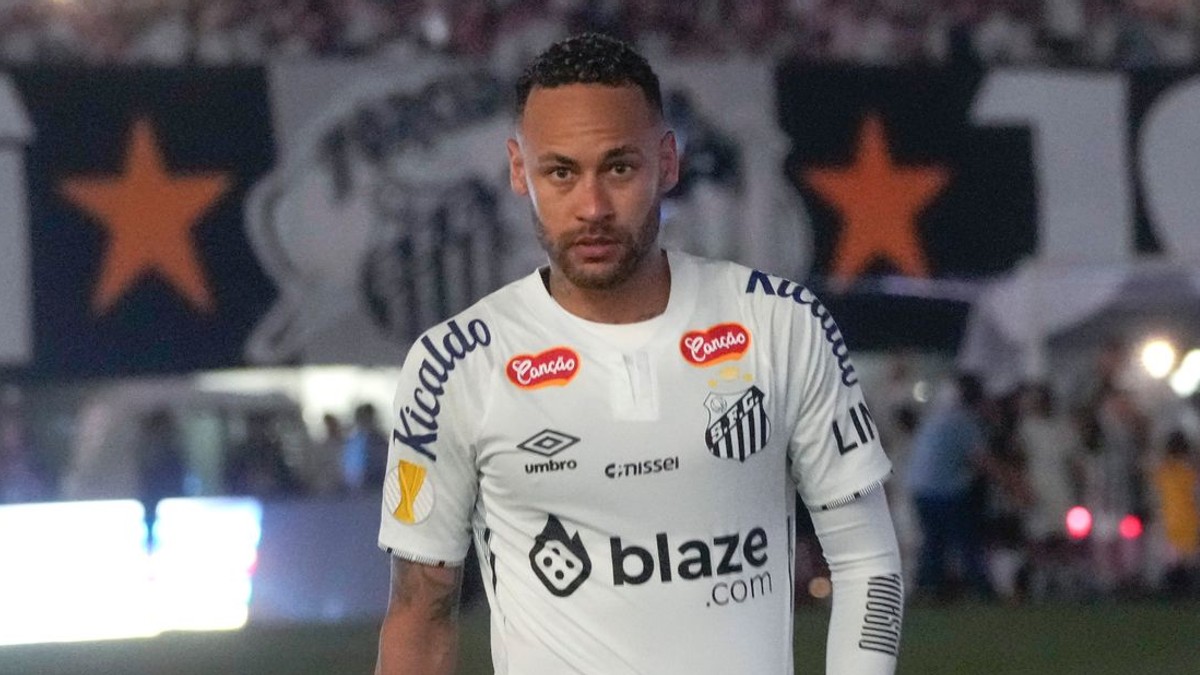 Brazílsky futbalista Neymar v drese FC Santos v dueli šampionátu Campeonato Paulista.