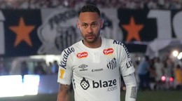 Brazílsky futbalista Neymar v drese FC Santos v dueli šampionátu Campeonato Paulista.