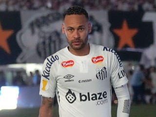Brazílsky futbalista Neymar v drese FC Santos v dueli šampionátu Campeonato Paulista.