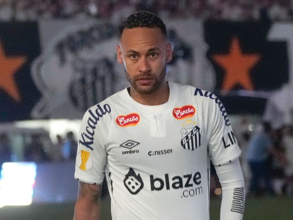 Brazílsky futbalista Neymar v drese FC Santos v dueli šampionátu Campeonato Paulista.