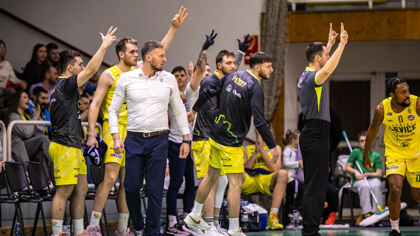 Basketbalisti Patriotov Levice.