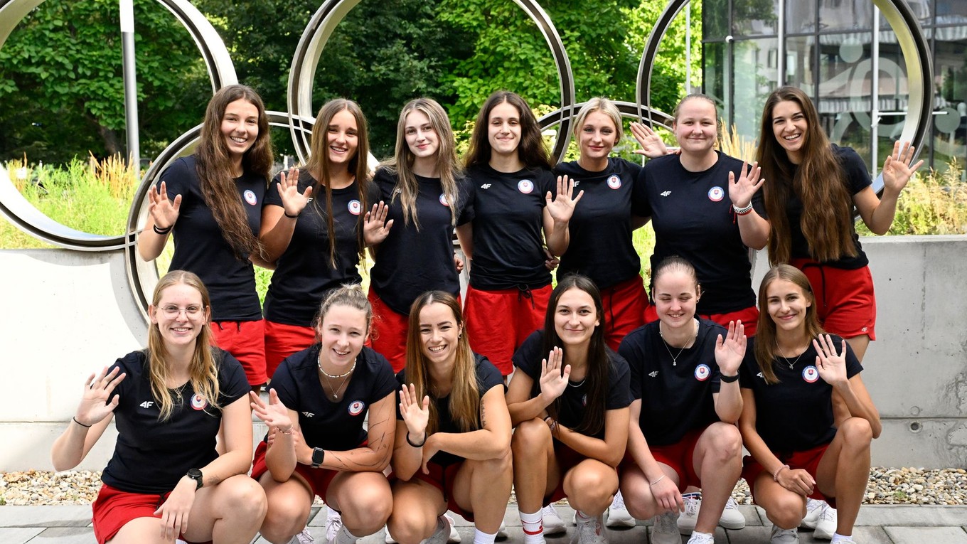 Slovenské florbalové reprezentantky počas odchodu na Svetové hry do Číny.