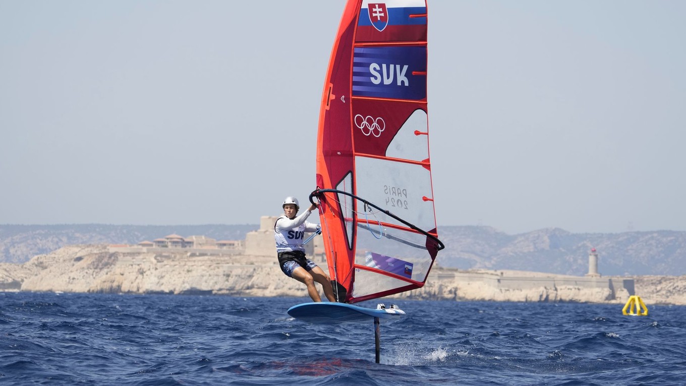 Slovenský windsurfista Róbert Kubín.