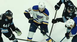 Dalibor Dvorský v drese St. Louis Blues.