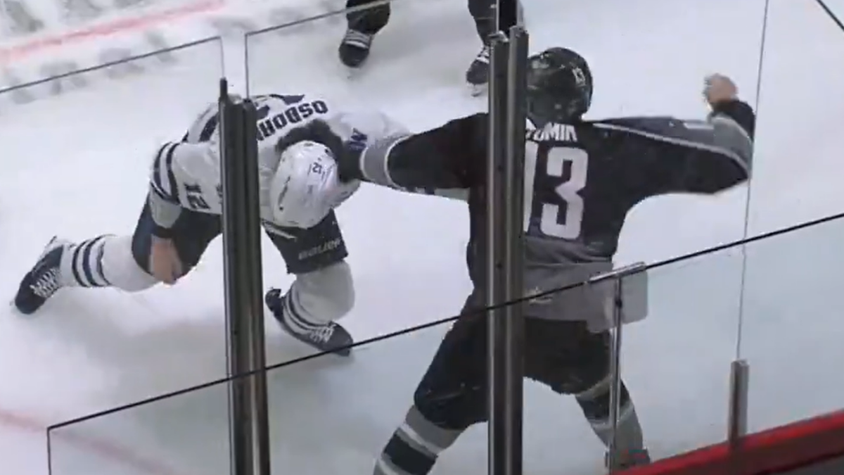 Tobias Tomík v súboji s Brandonom Osborneom.