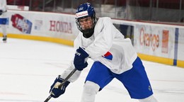 Kapitán slovenskej hokejovej reprezentácie SR 18 Adam Goljer počas tréningu pred majstrovstvami sveta v hokeji hráčov do 18 rokov v Trenčíne.