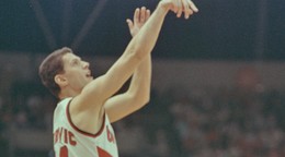 Dražen Petrovič vo finálovom zápase NBA v roku 1990 medzi Portland Trail Blazers a DEtroit Pistons.
