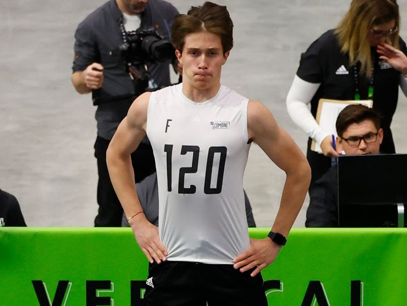 Samuel Honzek v roku 2023 počas NHL Draft combine v Buffale.