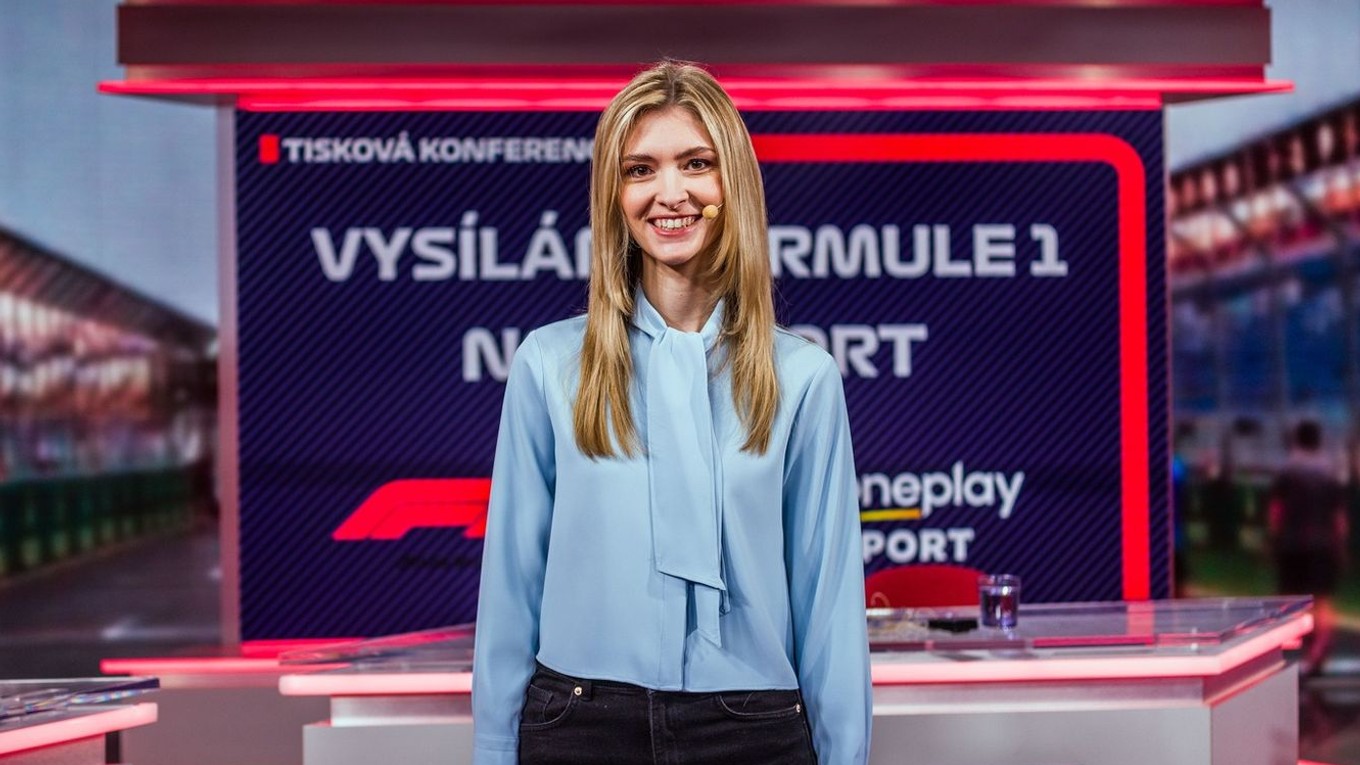 Karolína Bulisová je moderátotkou F1 na televíznej stanici Nova Sport.