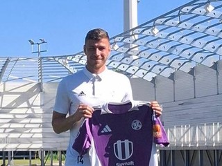 Filip Kiss s dresom KFC Komárno.