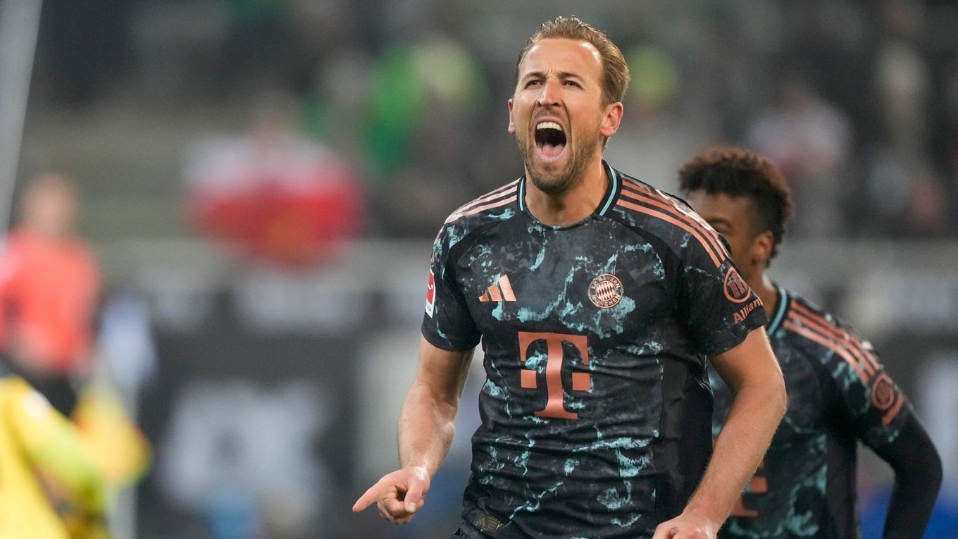 Anglický futbalista Harry Kane sa teší z gólu v drese Bayernu Mníchov.