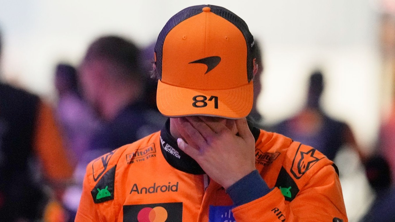 Sklamaný jazdec McLarenu Oscar Piastri po Veľkej cene Kataru F1.
