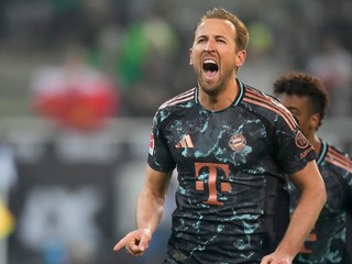 Anglický futbalista Harry Kane sa teší z gólu v drese Bayernu Mníchov.