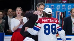 Jaromír Jágr a David Pastrňák sa radujú zo zlata na MS v hokeji 2024