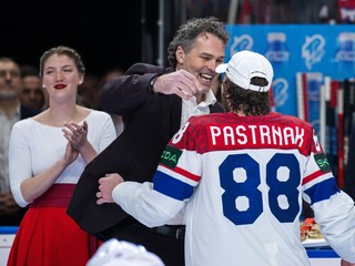 Jaromír Jágr a David Pastrňák sa radujú zo zlata na MS v hokeji 2024