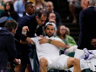 Grigor Dimitrov sa zranil v osemfinále grandslamového turnaja WImbledon 2025.
