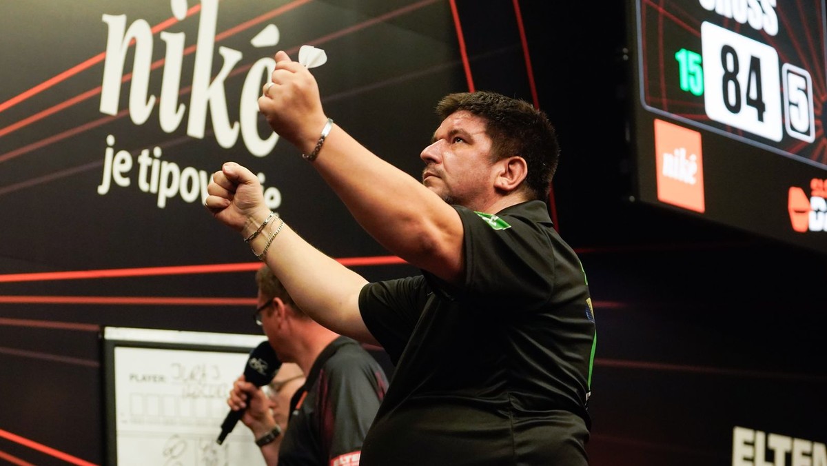 Juraj Holub počas prvého hracieho dňa Slovak Darts Open 2026. 