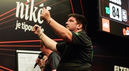 Juraj Holub počas prvého hracieho dňa Slovak Darts Open 2026.