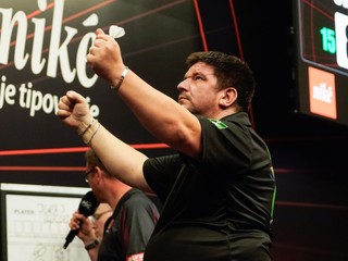 Juraj Holub počas prvého hracieho dňa Slovak Darts Open 2026.