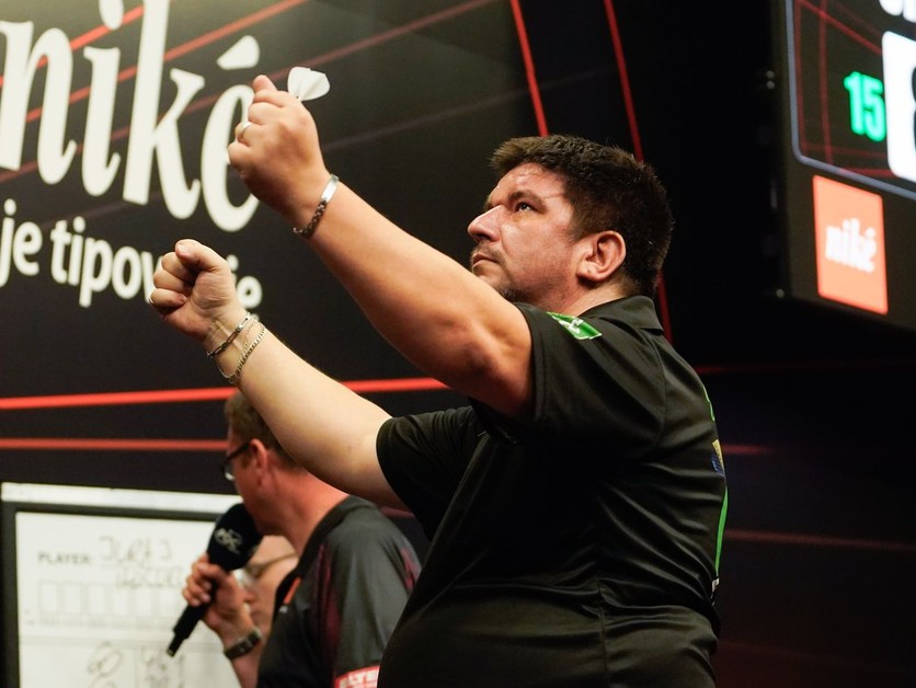 Juraj Holub počas prvého hracieho dňa Slovak Darts Open 2026. 