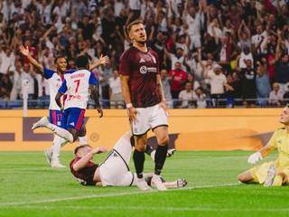 Záber zo zápasu Olympique Lyon - Sparta Praha