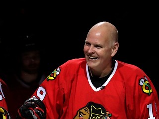 Troy Murray na archívnej snímke v drese Chicago Blackhawks.