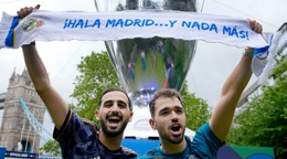 Fanúšikovia Realu Madrid pred finále Ligy majstrov 2023/2024.