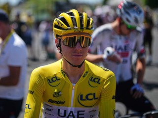 Tadej Pogačar počas 8. etapy Tour de France 2025. 