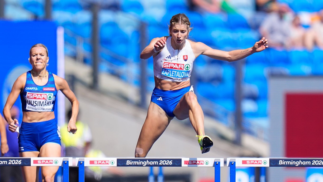Emma Zapletalová v semifinále behu na 400 metrov cez prekážky na ME v Birminghame 2026. 