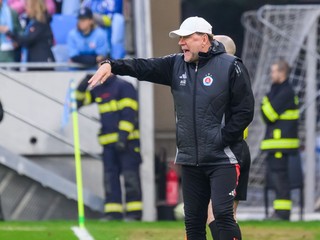 Tréner Vladimír Weiss st. na lavičke ŠK Slovan Bratislava.