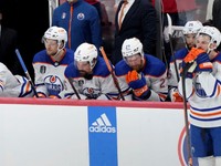 Hráči Edmontonu Oilers po prehratom finále.