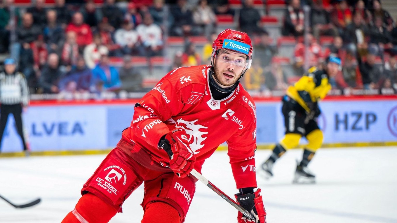 Marko Daňo v drese HC Oceláři Třinec.