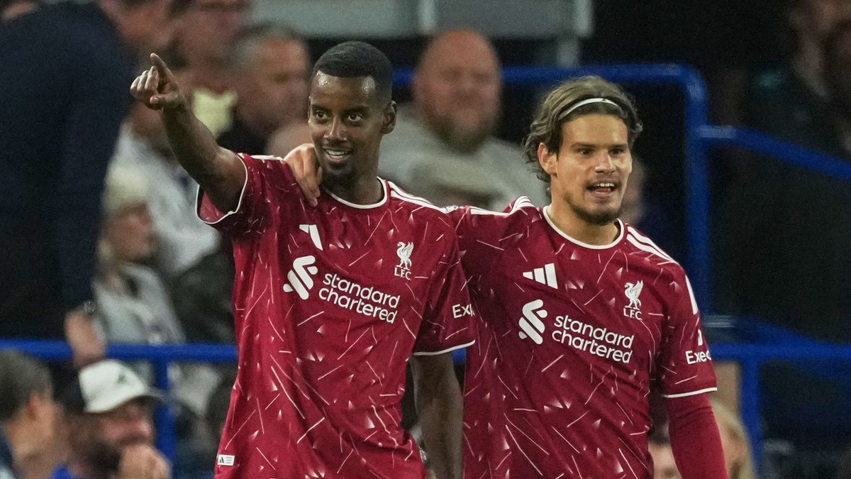 Alexander Isak a Milos Kerkez v drese Liverpoolu