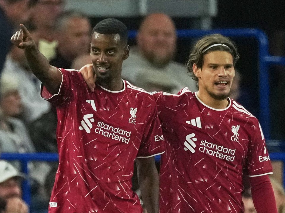 Alexander Isak a Milos Kerkez v drese Liverpoolu