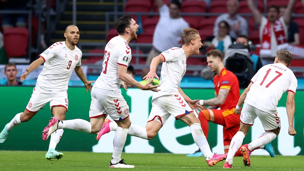 Dáni sú prví štvrťfinalisti EURO, Baleova partia končí s debaklom