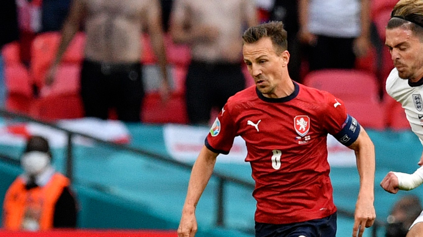 Český futbalista Vladimír Darida (vľavo).