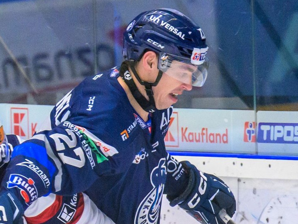 Adam Cracknell (Poprad) počas zápasu Tipos extraligy.