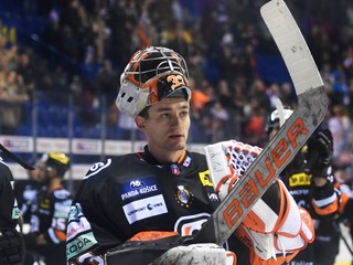 Na snímke je brankár HC Košice 
Dominik Riečický.